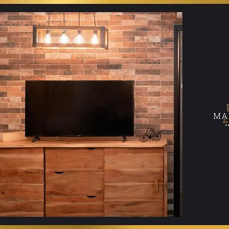 Maison De Luxx A2 アパート